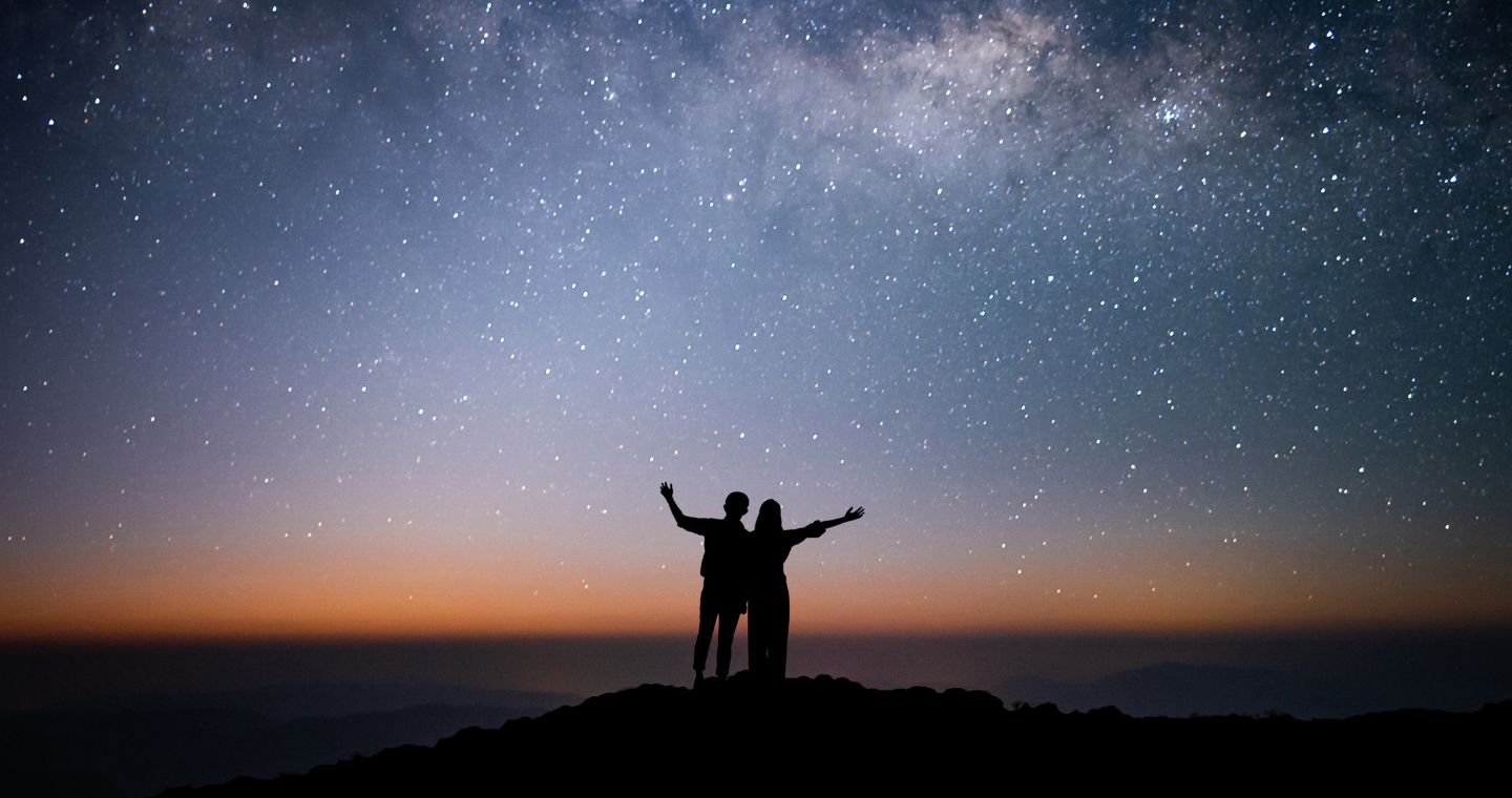 Couple stargazing in top of Mauna Kea in Hawaii