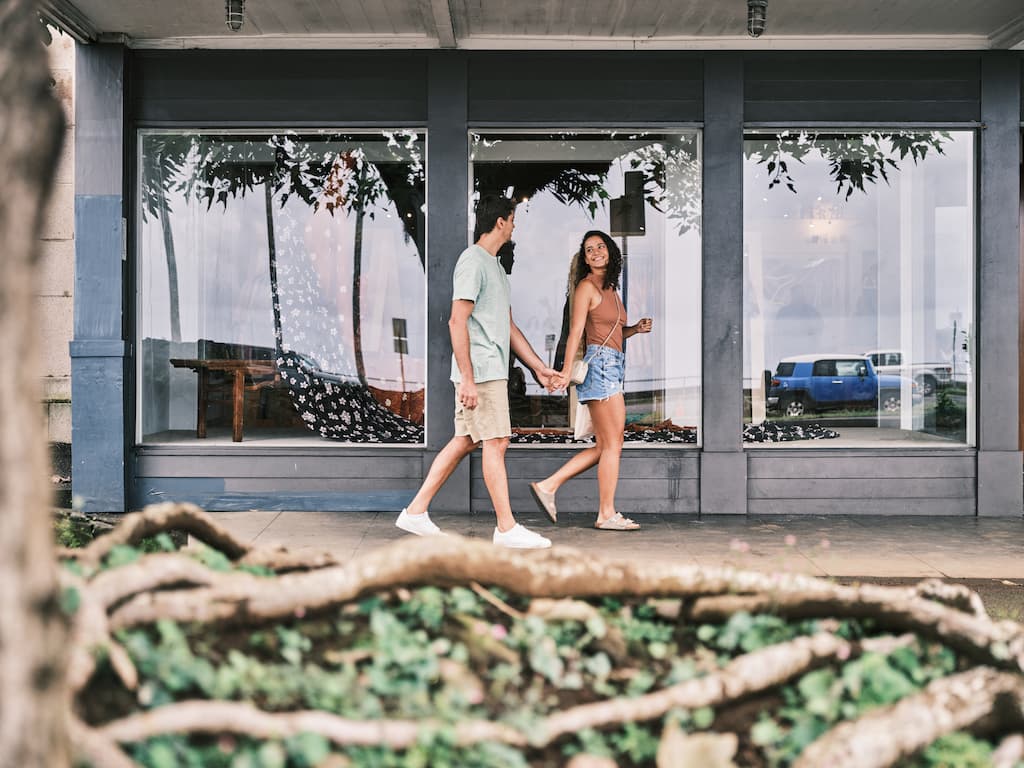 A couple shopping in Hilo